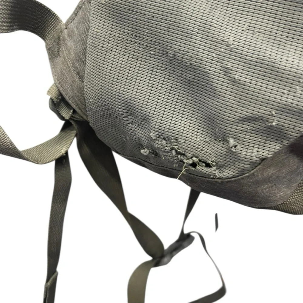 🎒 The North Face Gray “Mainntame” Backpack | Hiking Travel Daypack‎